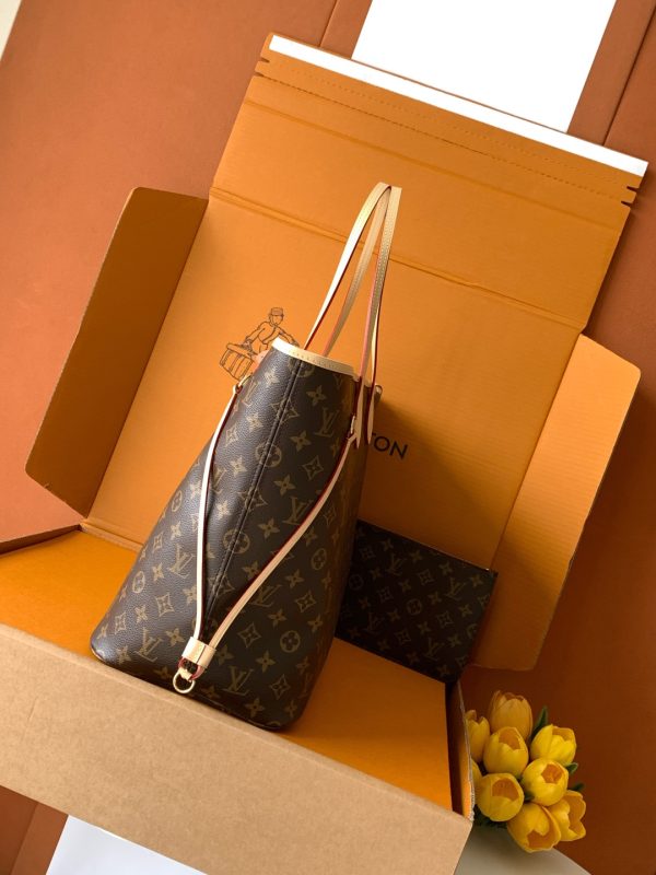 cmp_i1765554458399_3547_0_1 Old flower red 🎀🎀 Classic shopping bag large size 💋💋 Louis Vuitton's new Neverfull