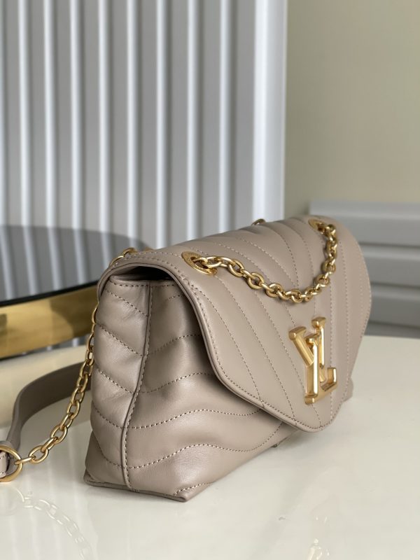 i1628427879_7841_3 LV New Wave Chain Bag