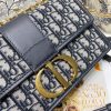 【 Dio.r 30 Montaigne 】 30 Montaigne is a bag with a strong French style. It is minimalist and high-end, with a casual and lazy feeling. It looks good when worn diagonally, on one shoulder, or even on a duck!!
