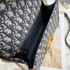 【 Dio.r 30 Montaigne 】 30 Montaigne is a bag with a strong French style. It is minimalist and high-end, with a casual and lazy feeling. It looks good when worn diagonally, on one shoulder, or even on a duck!!