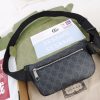 This waist bag is made of beige and ebony GG Supreme canvas