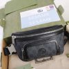 This waist bag is made of beige and ebony GG Supreme canvas