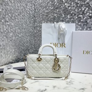 i1647586326_6783_0 This Lady D-Joy handbag embodies Dr.'s profound insight into elegance and beauty