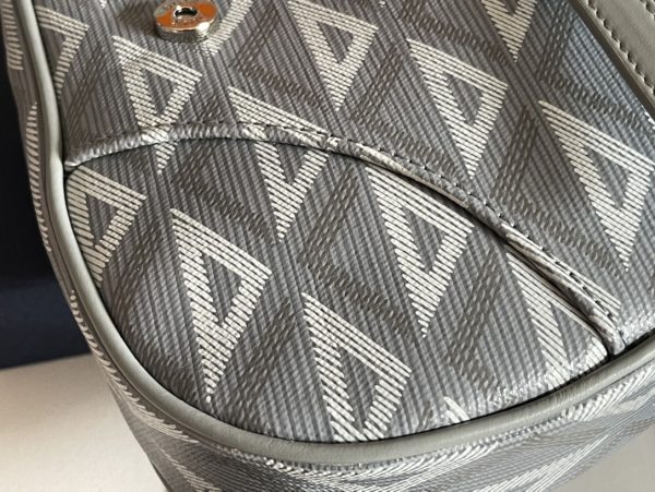 i1653627316_3043_3 This saddle bag reinterprets the classic style with Dior grey canvas, adorned with CD Diamond pattern, inspired by Dior archives