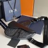 i1653627462_8768_0 Paired with Dior grey smooth leather, magnetic flip cover, and hidden zipper pocket, it can safely store daily necessities. Paired with adjustable "CHRISTIAN DIOR" logo jacquard shoulder straps, it can be worn over the shoulder or diagonally.