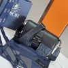i1675224309_2784_0 This Dior Hit the Road handbag, paired with shoulder straps, is a new product of the season that blends modern style with Dior's haute couture spirit
