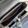 i1675224309_3690_7 This Dior Hit the Road handbag, paired with shoulder straps, is a new product of the season that blends modern style with Dior's haute couture spirit