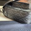 i1675224309_370_5 This Dior Hit the Road handbag, paired with shoulder straps, is a new product of the season that blends modern style with Dior's haute couture spirit