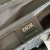 i1675224309_897_8 This Dior Hit the Road handbag, paired with shoulder straps, is a new product of the season that blends modern style with Dior's haute couture spirit