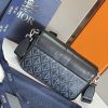 i1675224309_9064_2 This Dior Hit the Road handbag, paired with shoulder straps, is a new product of the season that blends modern style with Dior's haute couture spirit
