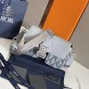 i1675224426_5976_0 This Dior Hit the Road handbag, paired with shoulder straps, is a new product of the season that blends modern style with Dior's haute couture spirit