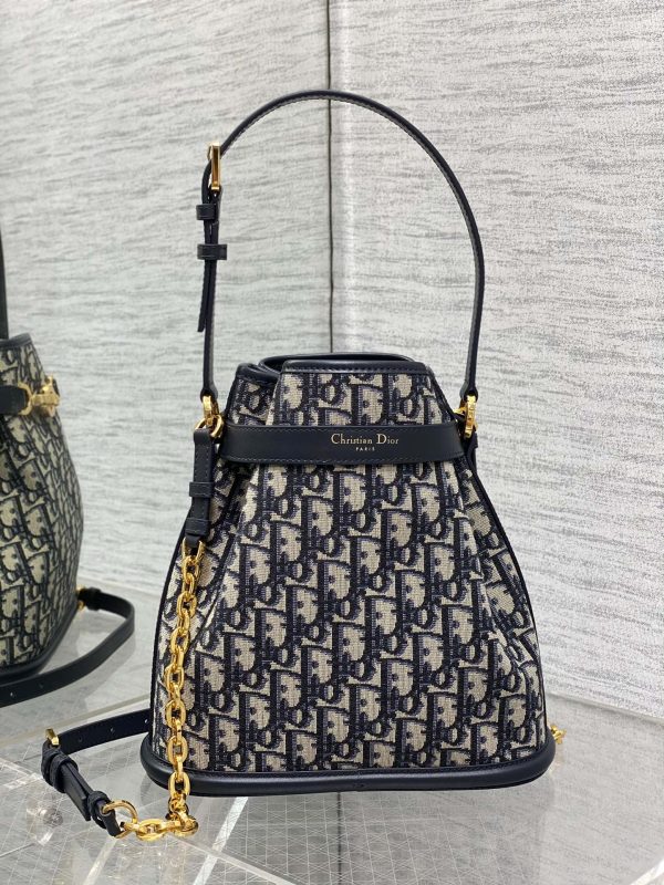 i1686463544_4216_2 The latest C'est series of brick cabinets is elegant and classic, with blue Oblique floral fabric and a unique bucket bag shape