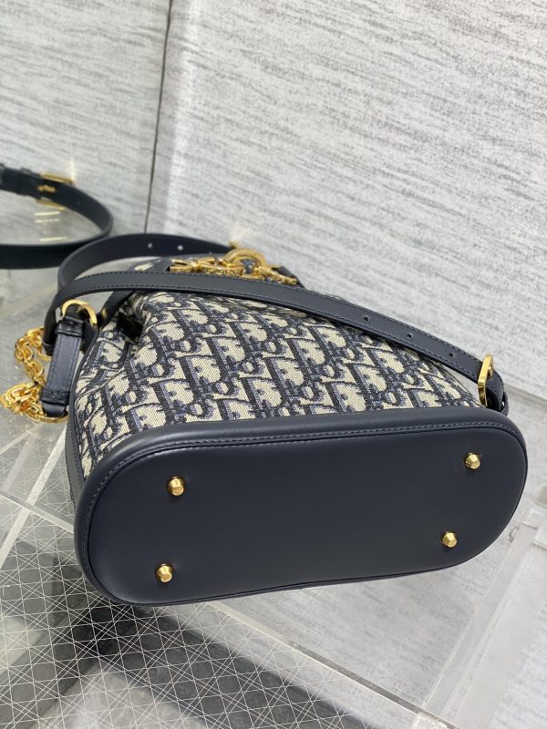 i1686463544_6919_6 The latest C'est series of brick cabinets is elegant and classic, with blue Oblique floral fabric and a unique bucket bag shape