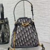 The latest C'est series of brick cabinets is elegant and classic, with blue Oblique floral fabric and a unique bucket bag shape
