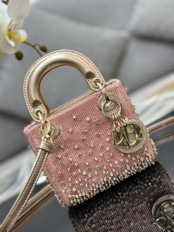 i1688479636_1983_4 ❤️❤️ Lady Dior's ultra mini embroidered beads, lined with sheep tendons, highlight the minimalist aesthetic of the Lady Dior collection, embodying Dior's profound insight into elegance and beauty