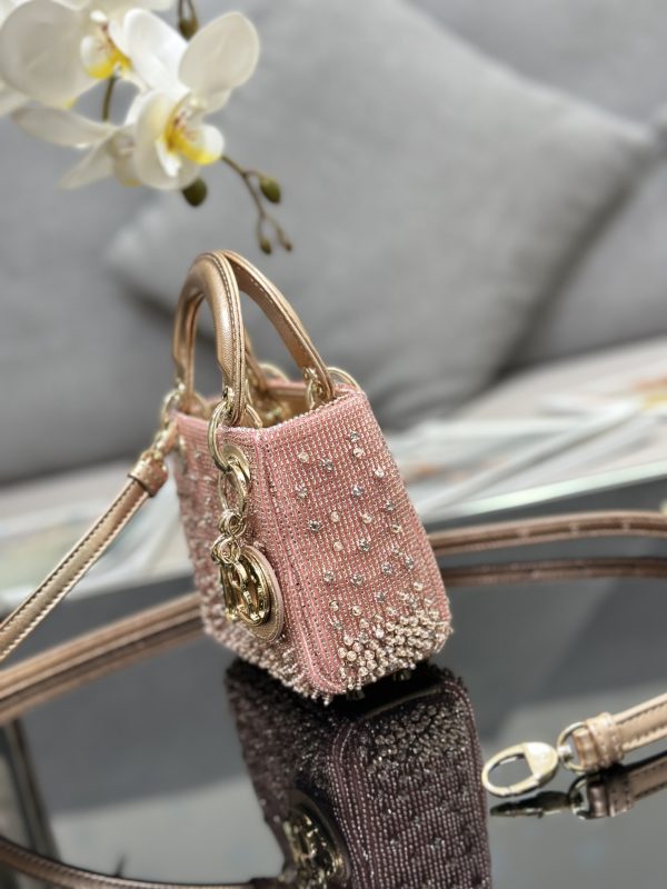 i1688479636_2901_2 ❤️❤️ Lady Dior's ultra mini embroidered beads, lined with sheep tendons, highlight the minimalist aesthetic of the Lady Dior collection, embodying Dior's profound insight into elegance and beauty