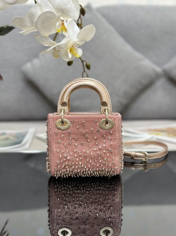 i1688479636_3545_1 ❤️❤️ Lady Dior's ultra mini embroidered beads, lined with sheep tendons, highlight the minimalist aesthetic of the Lady Dior collection, embodying Dior's profound insight into elegance and beauty