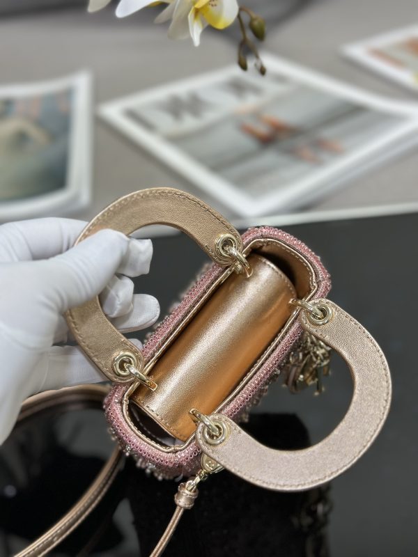 i1688479636_3842_6 ❤️❤️ Lady Dior's ultra mini embroidered beads, lined with sheep tendons, highlight the minimalist aesthetic of the Lady Dior collection, embodying Dior's profound insight into elegance and beauty