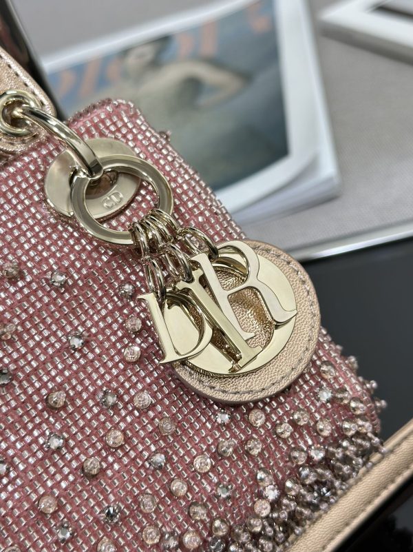 i1688479636_4391_5 ❤️❤️ Lady Dior's ultra mini embroidered beads, lined with sheep tendons, highlight the minimalist aesthetic of the Lady Dior collection, embodying Dior's profound insight into elegance and beauty
