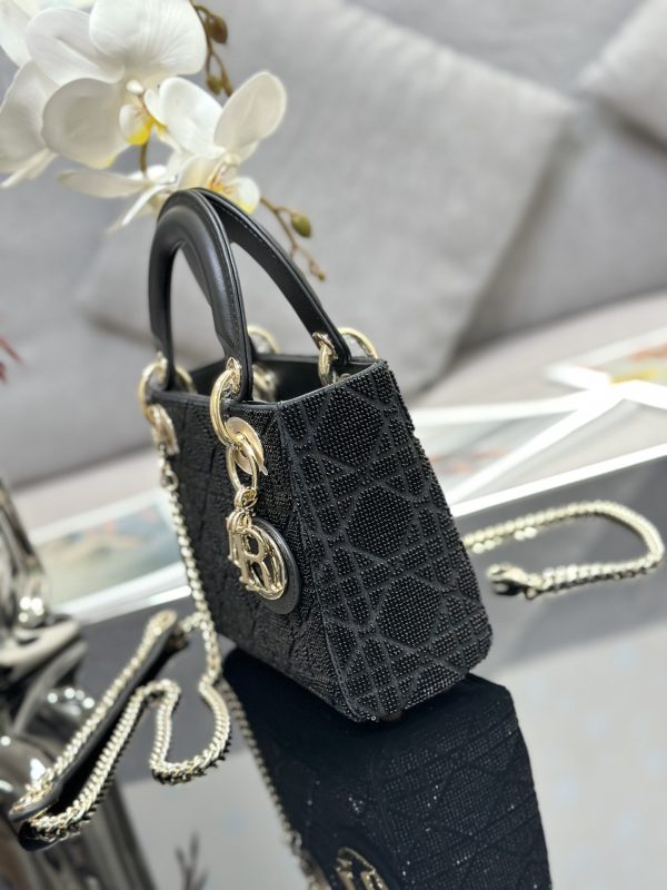 i1690525116_1158_2 ❤️❤️ Lady Dior's three panel embroidered bead tube with black lining and sheep tendon