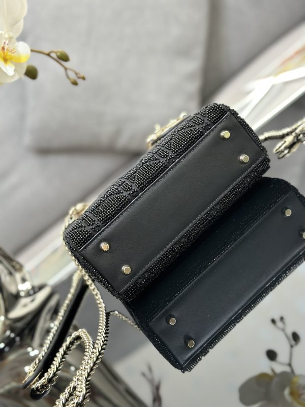i1690525116_1561_3 ❤️❤️ Lady Dior's three panel embroidered bead tube with black lining and sheep tendon