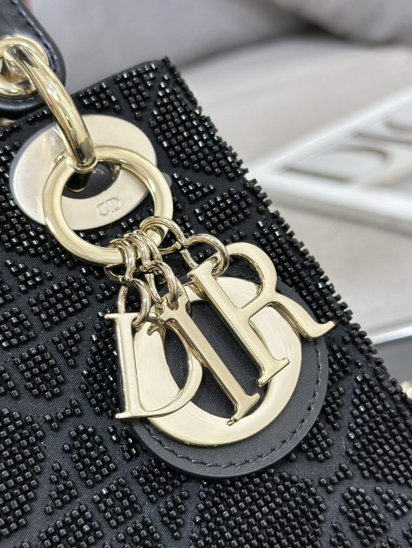 i1690525116_6686_5 ❤️❤️ Lady Dior's three panel embroidered bead tube with black lining and sheep tendon