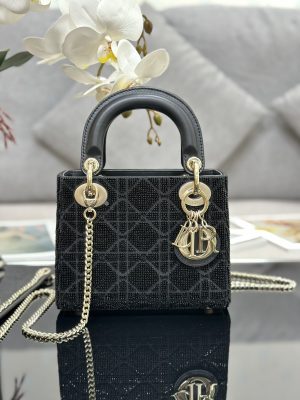❤️❤️ Lady Dior's three panel embroidered bead tube with black lining and sheep tendon
