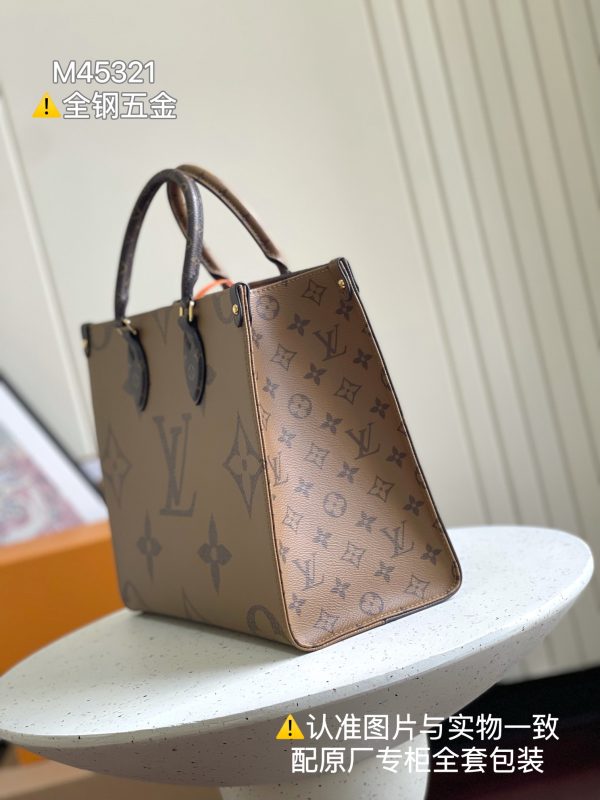 i1695491705_1032_1 Onthego Medium Handbag