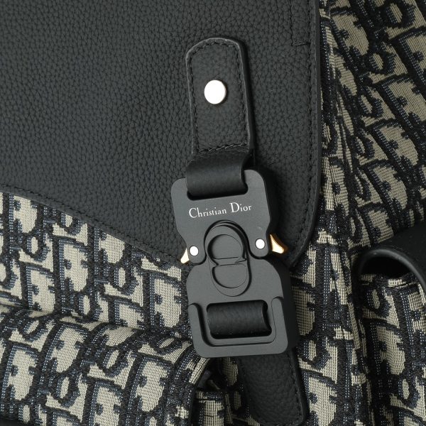 i1714429996_8726_4 This large Gallop backpack features a stylish original design that highlights the classic saddle style logo