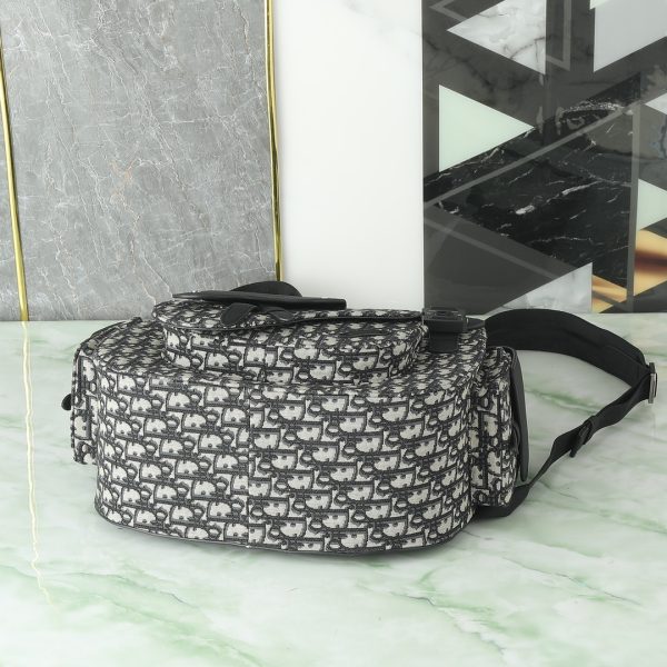 i1714429996_9429_8 This large Gallop backpack features a stylish original design that highlights the classic saddle style logo