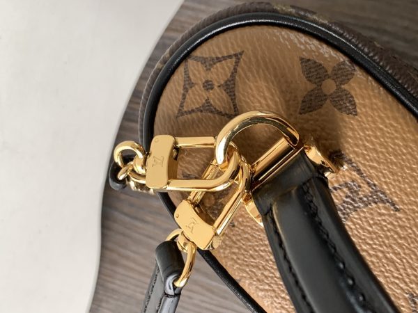 i1719217945_9633_0 Vanity Chain Pouch handbag