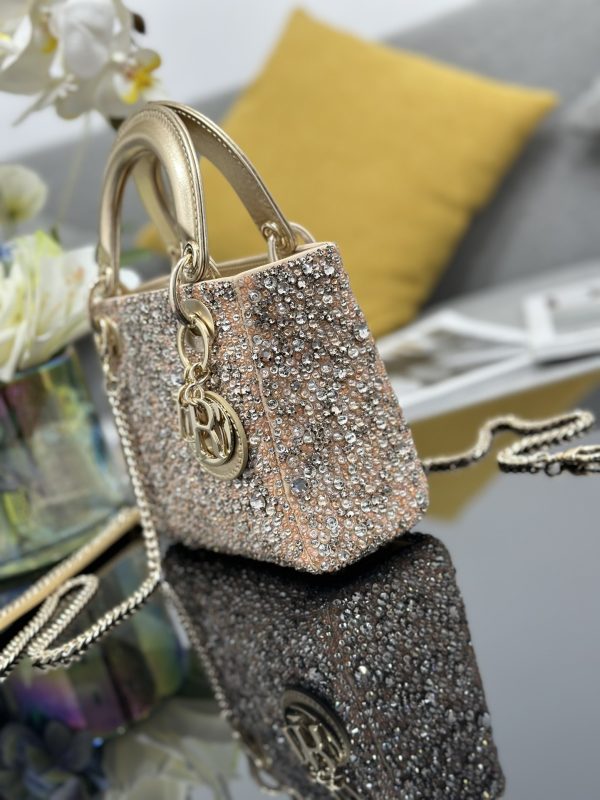 i1720170015_1668_2 ❤️❤️ Lady Dior's three grid embroidered bead diamond gold, with lamb tendon inside, is carefully crafted with 27 different sizes of bead diamonds