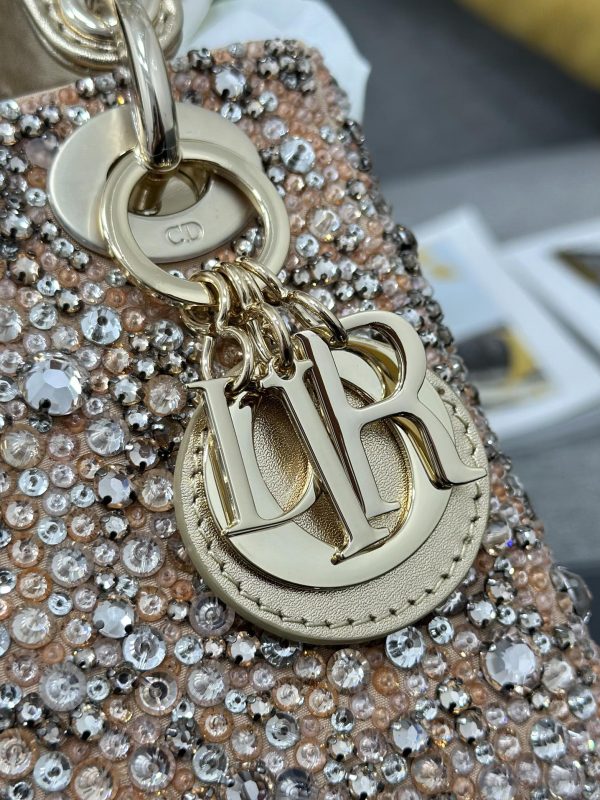 i1720170015_2087_5 ❤️❤️ Lady Dior's three grid embroidered bead diamond gold, with lamb tendon inside, is carefully crafted with 27 different sizes of bead diamonds