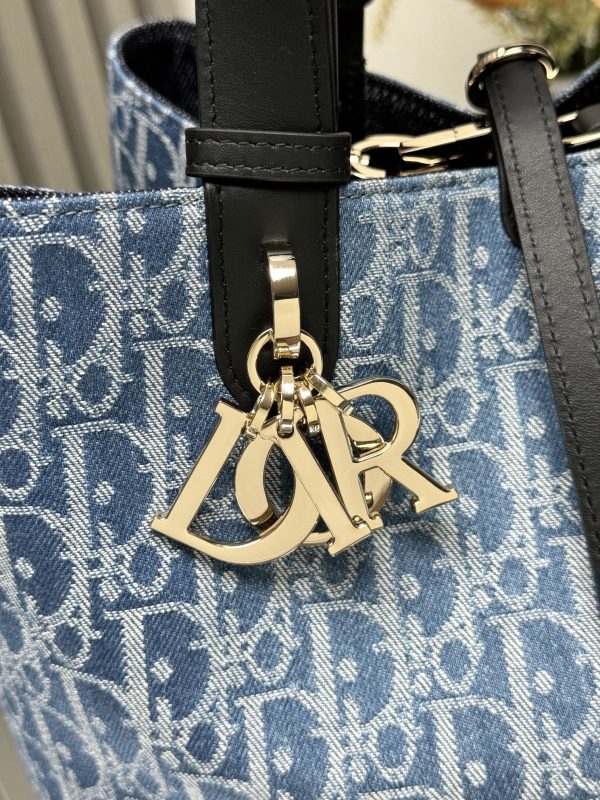 i1720371096_2427_0 medium size 💙 Dior Toujours denim blue cloth handbag