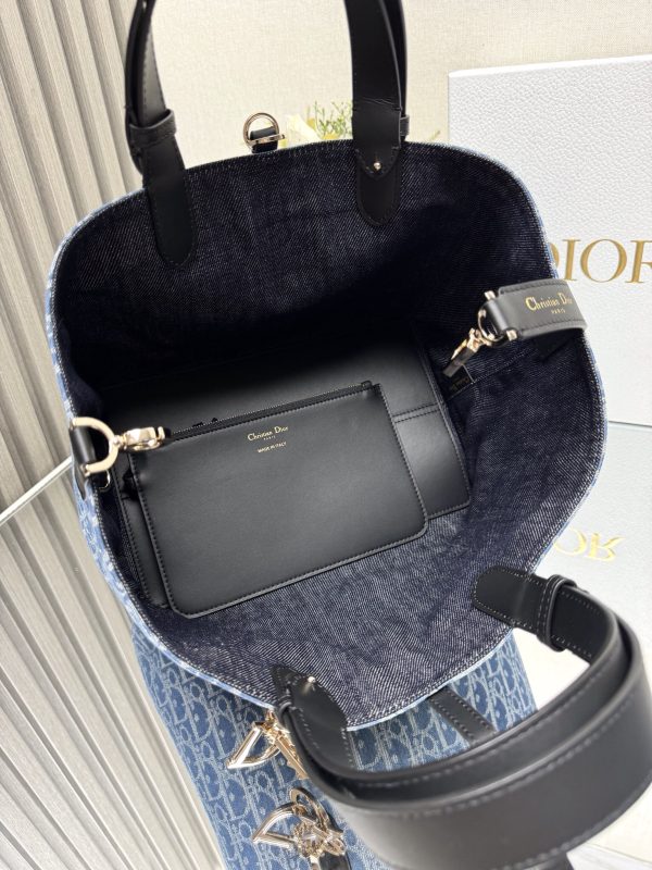 i1720371096_2641_0 medium size 💙 Dior Toujours denim blue cloth handbag