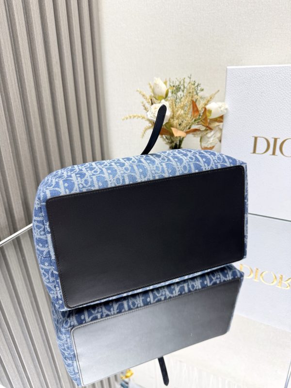 i1720371096_4368_0 medium size 💙 Dior Toujours denim blue cloth handbag