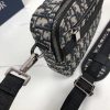 i1722363058_4593_5 The practical and compact style makes it an ideal Safari messenger bag for daily items. Made of beige and black Dior Oblique jacquard materials