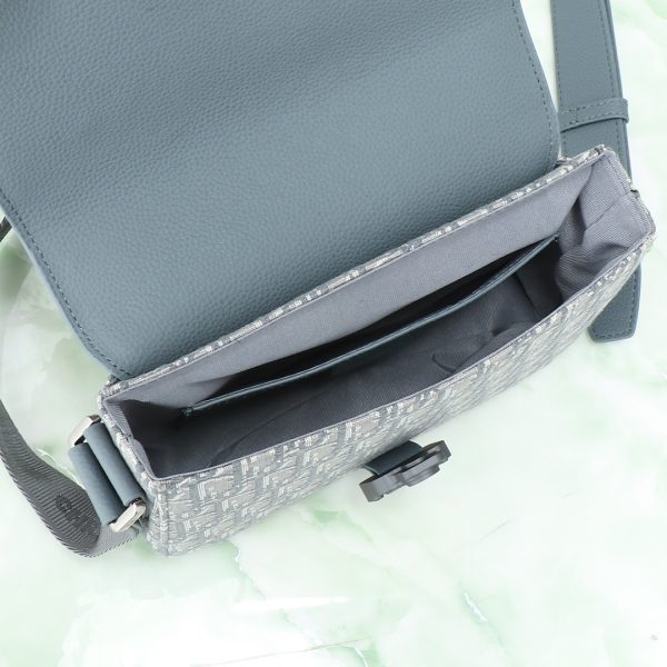 This small saddle messenger bag features a flip design, exquisite and stylish. Crafted with deep grey Oblique printed fabric