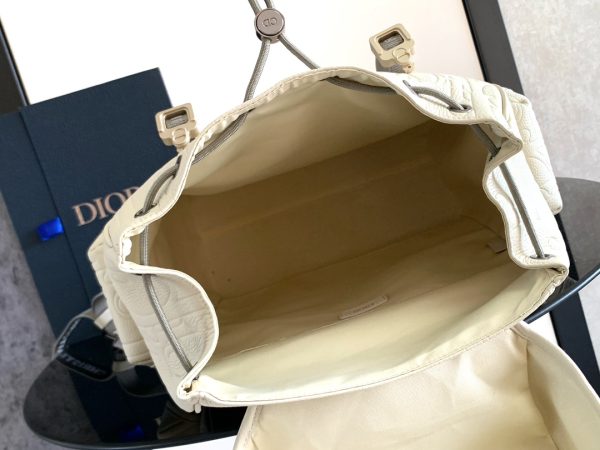 i1725289307_9649_8 This Dior Hit The Road flip backpack blends modern style with Dior's haute couture spirit