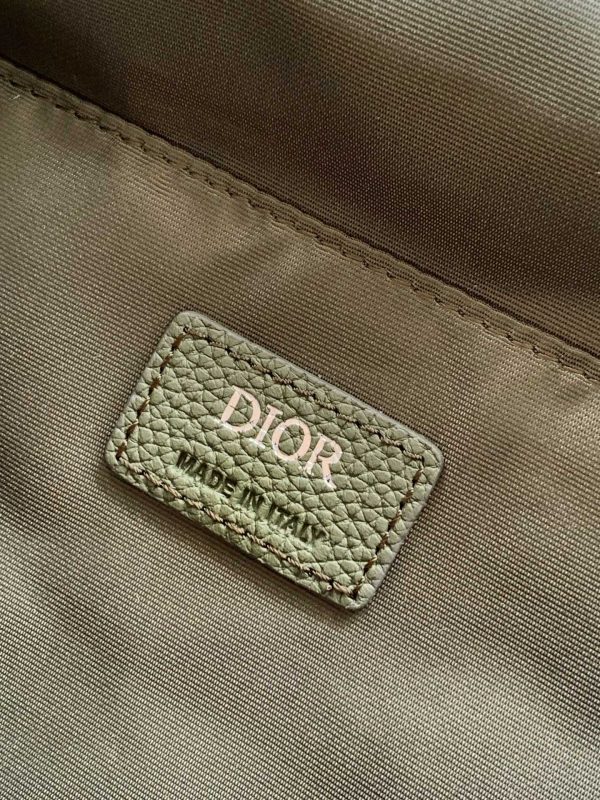 i1726160717_2655_8 This Dior Hit The Road flip backpack blends modern style with Dior's haute couture spirit