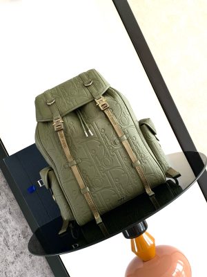 i1726160717_3698_5 This Dior Hit The Road flip backpack blends modern style with Dior's haute couture spirit