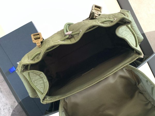 i1726160717_4600_6 This Dior Hit The Road flip backpack blends modern style with Dior's haute couture spirit