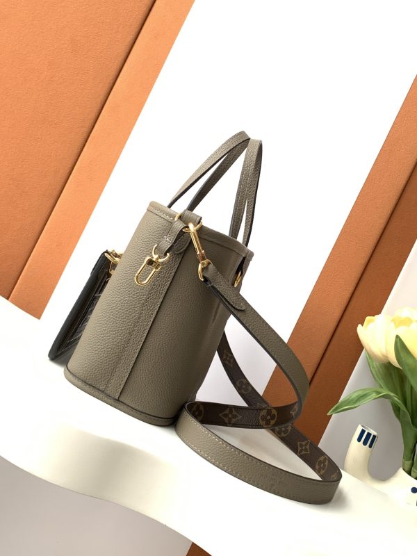 i1728795680_7476_3 Out BB handbag