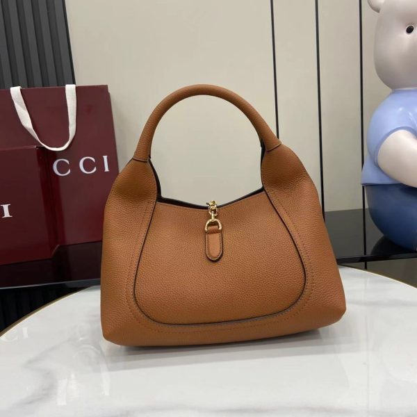 i1744525418593_6397_0_2 Gucci Softbit Series Shoulder Craftsmanship Incorporates Large Half Horseneck Buckle Design, Brand Classic Equestrian Style