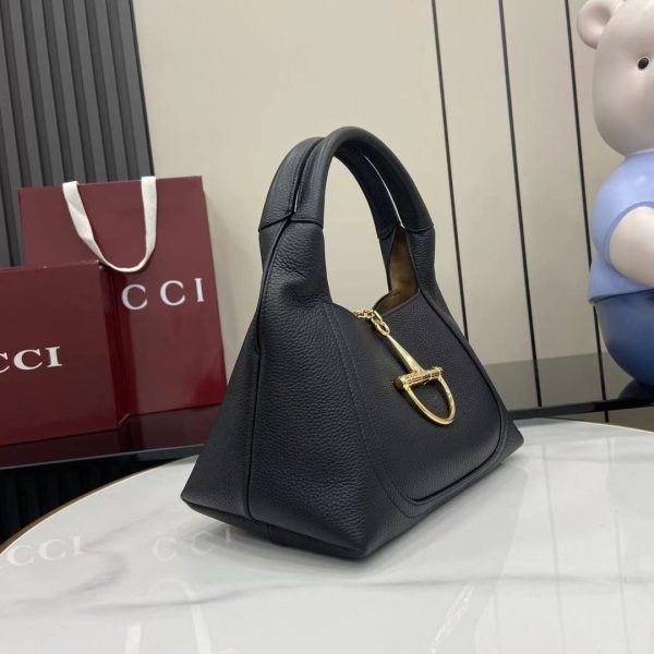 i1744525545554_6021_0_1 Gucci Softbit Series Shoulder Craftsmanship Incorporates Large Half Horseneck Buckle Design, Brand Classic Equestrian Style