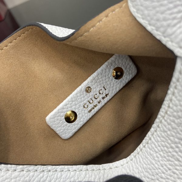 i1744525633266_1435_0_8 Gucci Softbit Series Shoulder Craftsmanship Incorporates Large Half Horseneck Buckle Design, Brand Classic Equestrian Style