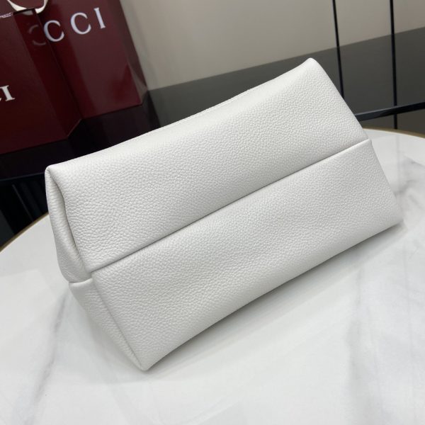 i1744525633737_7896_0_3 Gucci Softbit Series Shoulder Craftsmanship Incorporates Large Half Horseneck Buckle Design, Brand Classic Equestrian Style