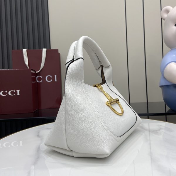 i1744525633738_3866_0_1 Gucci Softbit Series Shoulder Craftsmanship Incorporates Large Half Horseneck Buckle Design, Brand Classic Equestrian Style