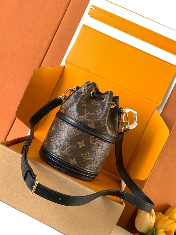 i1745294290_3414_2 CANO É handbag