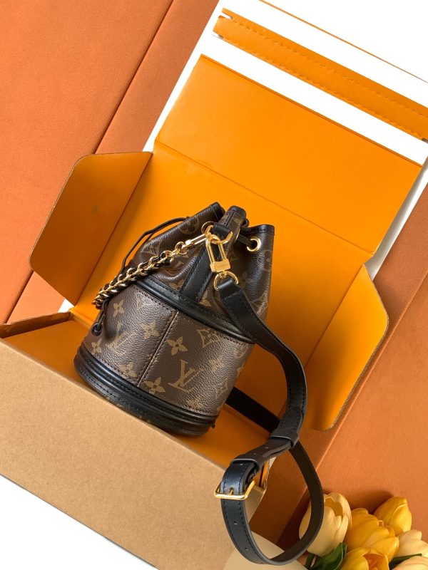 i1745294290_719_1 CANO É handbag